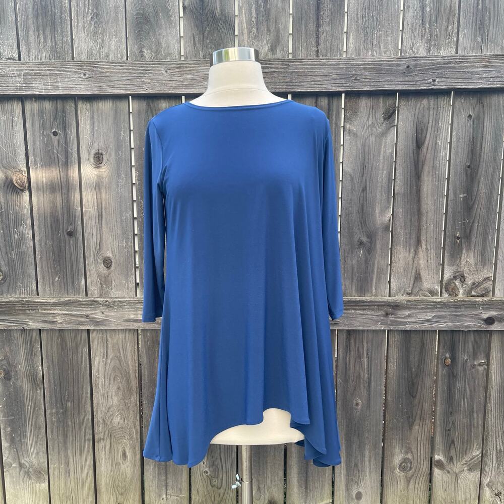 Sympli • Curved Hem Swing 3/4 Sleeve Top